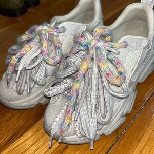 Steve Madden Gray Sneakers with Multicolor Laces